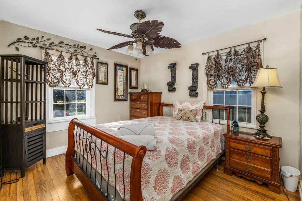 Dazzling Centrally Located Ocean View W 2 Kings, Huge Private Yard, 2 Decks, Firepit, Bbq Миртъл Бийч Екстериор снимка